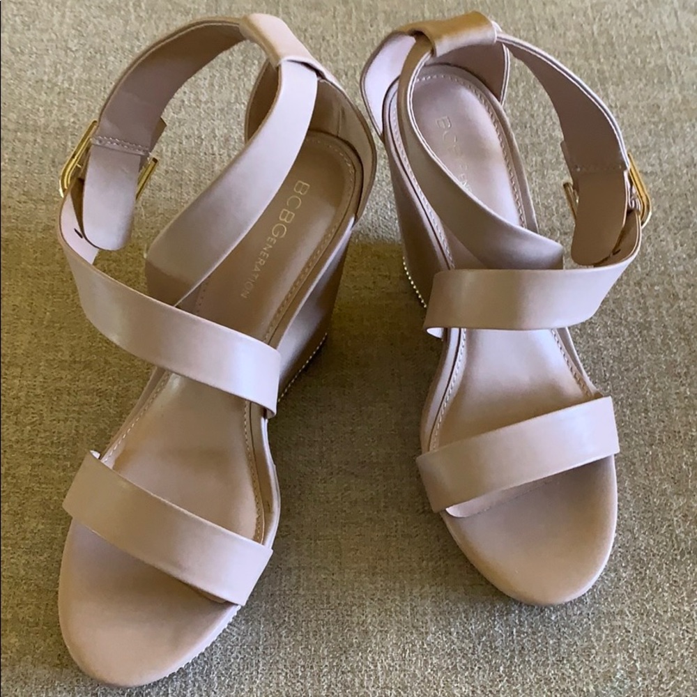 BCBG PUMPS